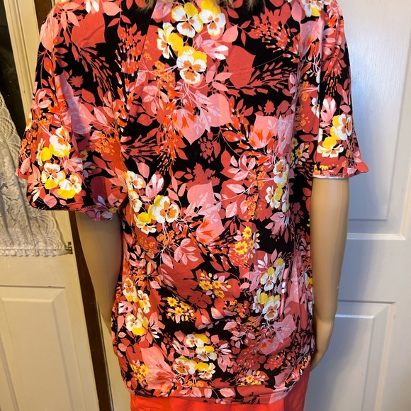 Denim & Co.2 piece set. Orange Skorts paired with Denim & Co bold flowered top - Picture 6 of 12